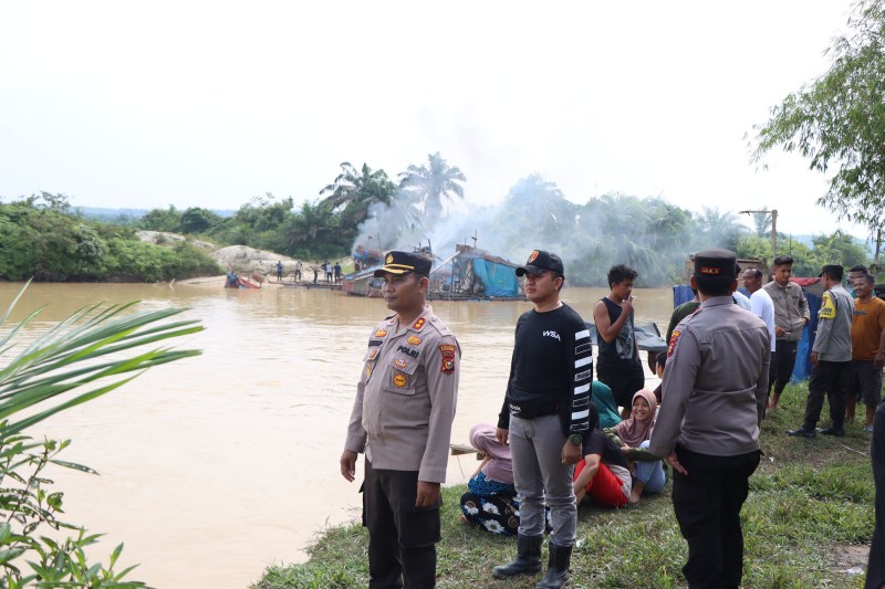 Dipimpin Langsung Kapolres Kuansing,  30 PETI di Sepanjang Sungai Singingi Dimusnahkan