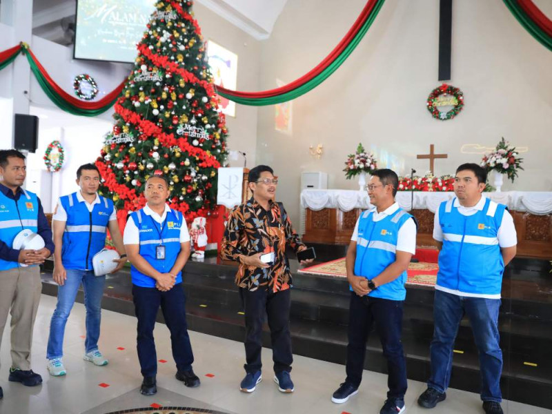 GM PLN UID RKR Bersama Stakeholder Tinjau Langsung Kesiapan SPKLU Jelang Natal dan Tahun Baru