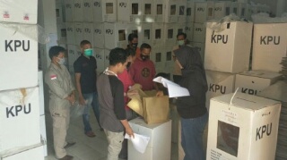KPU Inhu Buka Tempat Penyimpanan Dokumen Surat Suara Tanpa Dihadiri Saksi Paslon, Ada Apa?