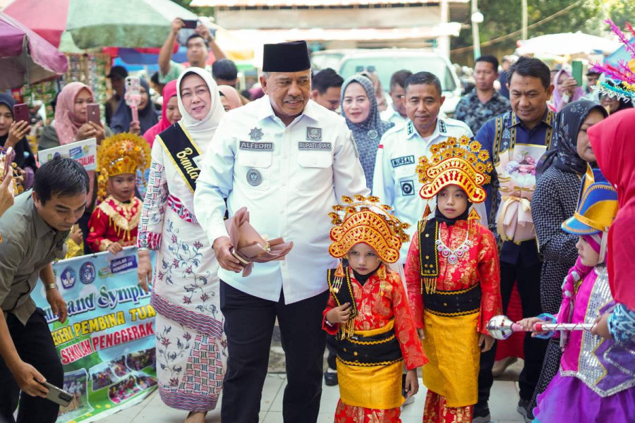 Persiapkan Generasi Emas 2045, Bupati Alfedri Berikan Beasiswa Kuliah Bagi Guru PAUD dan TK