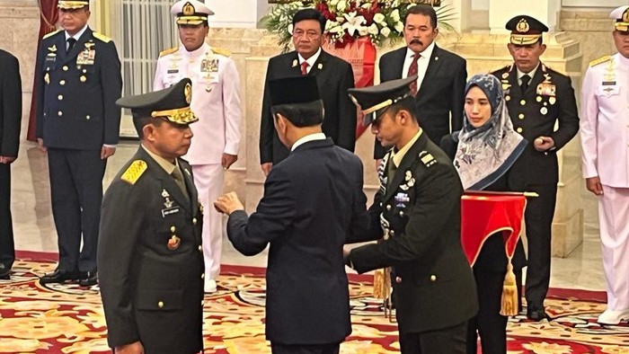 Dilantik Jokowi, Jenderal Agus Subiyanto  Resmi Jadi Panglima TNI