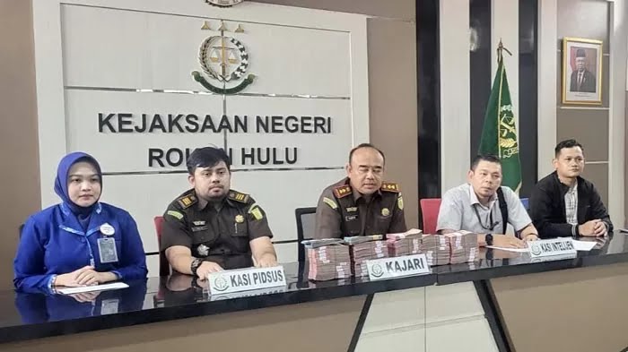 Tersangka Korupsi PADes Kepenuhan Baru Rohul Kembalikan Kerugian Keuangan Negara Sebesar Rp518.652.398