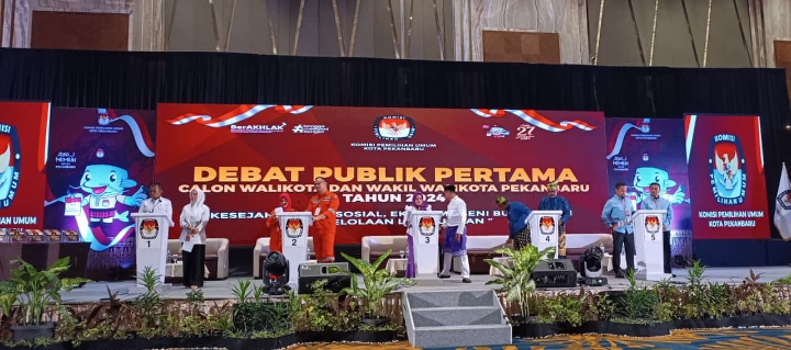 Debat Perdana Calon Walikota Pekanbaru Berjalan Lancar, Bawaslu Beri Catatan Terkait Durasi dan Yel-yel