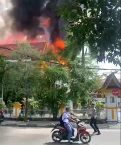 Kantor MPP Pekanbaru Terbakar, Warga Panik