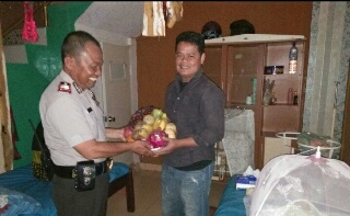Istri Wartawan Melahirkan dapat Kunjungan dari Humas Polresta Pekanbaru 