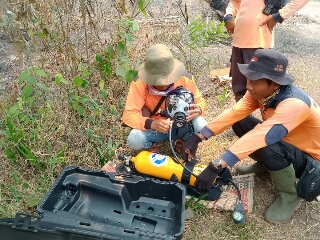Ini Alat Canggih yang Dipakai KPBD Inhu saat Menerobos Asap Tebal 