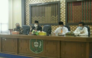 Bupati Siak Secara Simbolis Serahkan Beasiswa dari RAPP ke Siswa & Mahasiswa