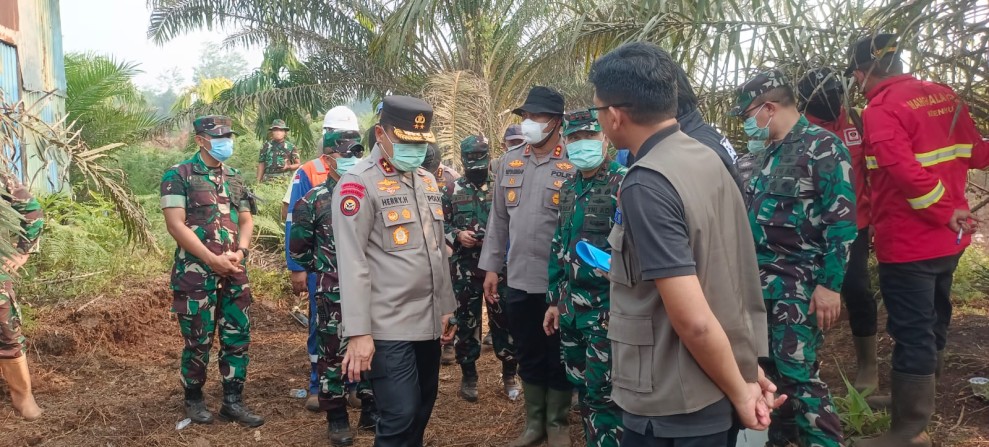 Hotspot Melonjak, Kapolda dan Pangdam Sidak Karhutla di Siak