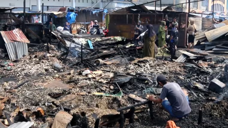 Kebakaran di Pasar Tembilahan, Bupati Herman Pastikan Langkah Cepat untuk Pedagang Terdampak