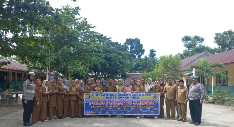 Goes To School, Satlantas Polres Rohul Sosialiasi Tertib Berlalu Lintas dan Pilkada Damai di SD 05 Ujung Batu