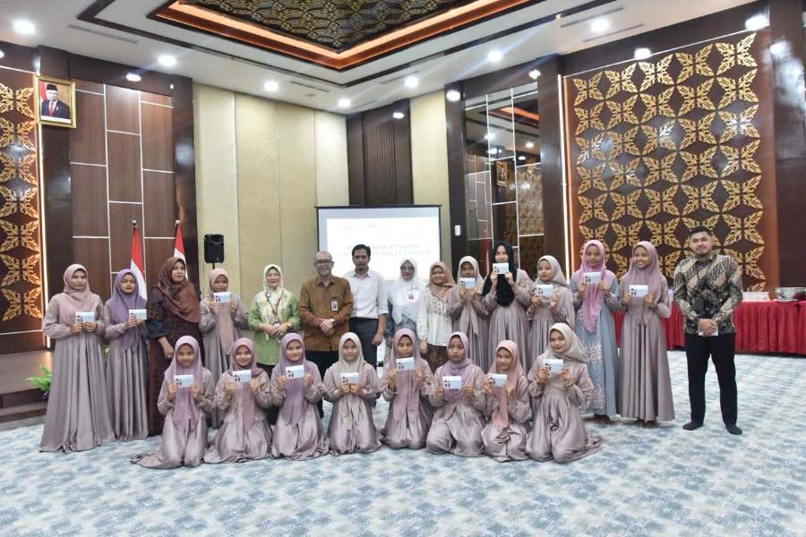 OJK Riau Gelar Buka Puasa Bersama, Berikan Santunan Kepada Anak Yatim Melalui Tabungan SimPel BRK Syariah