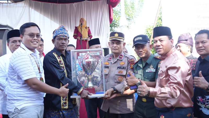 Buka Pacu Jalur Mini,  Suhardiman Apresiasi Masyarakat Pulau Aro