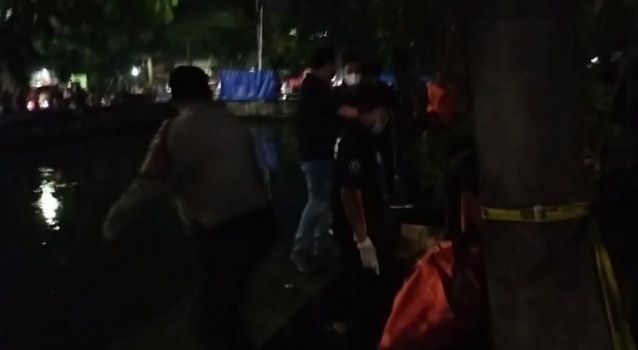 Tragis, Dua Sejoli Ini Disiram Bensin dan Dibakar OTK Saat Sedang Berjalan, Satu Tewas