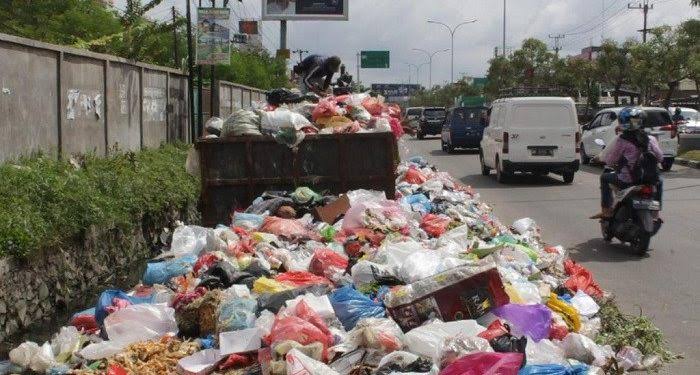 Waduh! Sampah di Pekanbaru Berserakan di Mana-mana, Karyawan PT Ella Sedang Mogok Kerja?