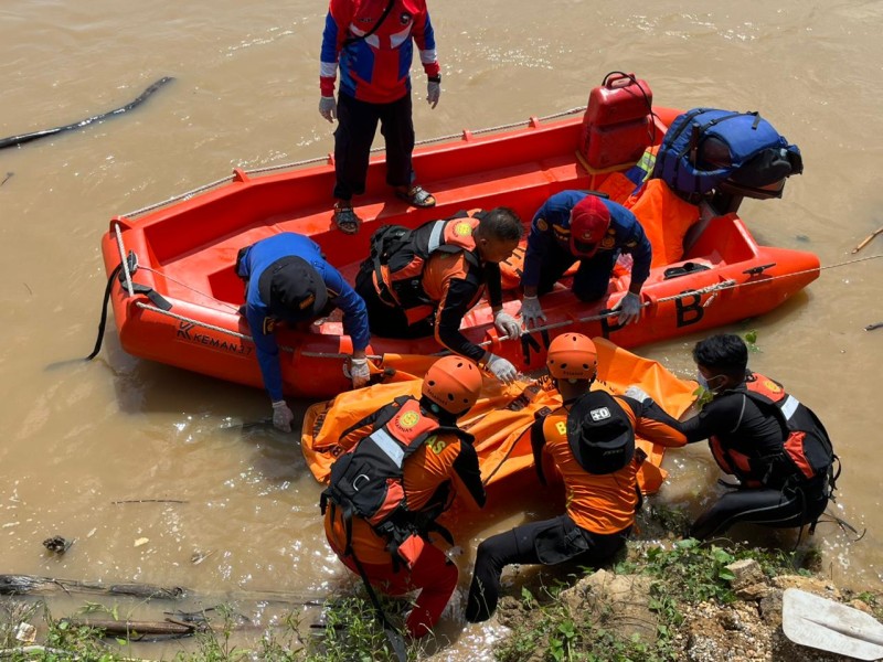 Korban Perahu Terbalik di Sungai Indragiri Ditemukan Meninggal Dunia