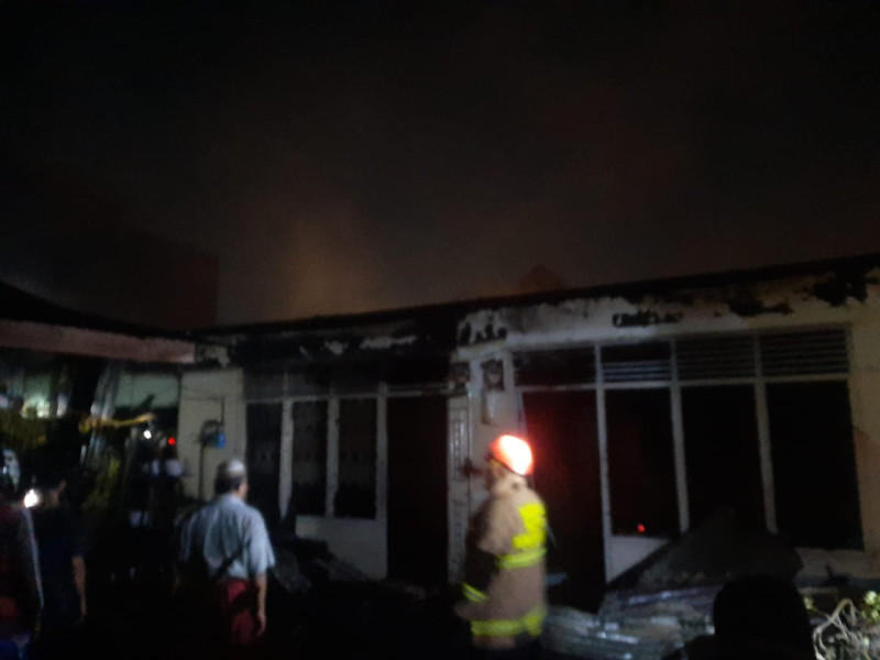 Empat Unit Rumah Kontrakan di Jalan Pinang Hangus Terbakar
