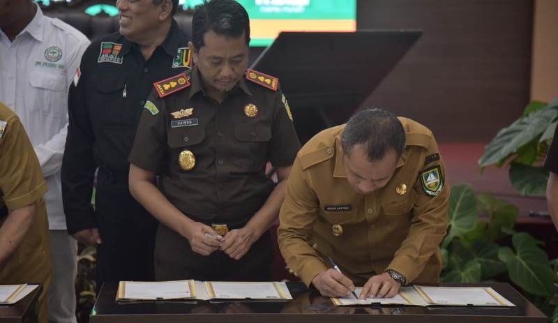 Wabup Bagus Santoso Teken MoU Jaga Zona Pertanian, Perekonomian dan Perindustrian