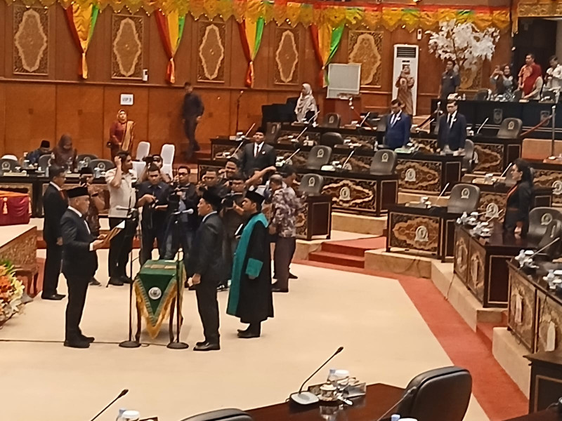 Sumardany Resmi Dilantik sebagai PAW Anggota DPRD Riau Periode 2024-2029