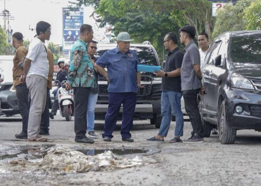 Investor Diminta Perbaiki Jalan Sampai Mulus, Pj Gubri: Jangan Hanya Tambal-tambal Saja!