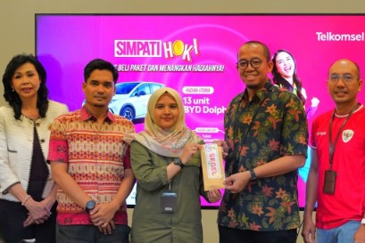 Telkomsel Umumkan 13 Pemenang Grand Prize SIMPATI HOKI pada Momen Hari Pelanggan Nasional