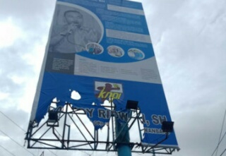 Baliho Bacalon Ketua KNPI Pekanbaru Riau Dibakar & Disobek, Randy: Mari Tinggalkan 'Gaya' Lama