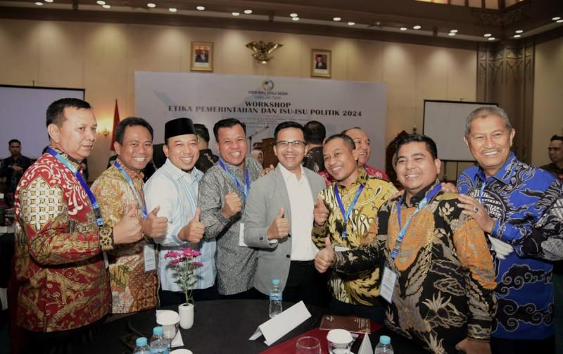 Dalam Upaya Peningkatan Pelayanan Kepada Masyarakat, Suhardiman Ikuti Seminar FORWAKADA di Solo