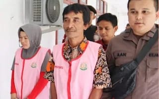 Pasutri Kasus Pungli PTSL Pelalawan Menangis Usai Divonis Hakim Tipikor