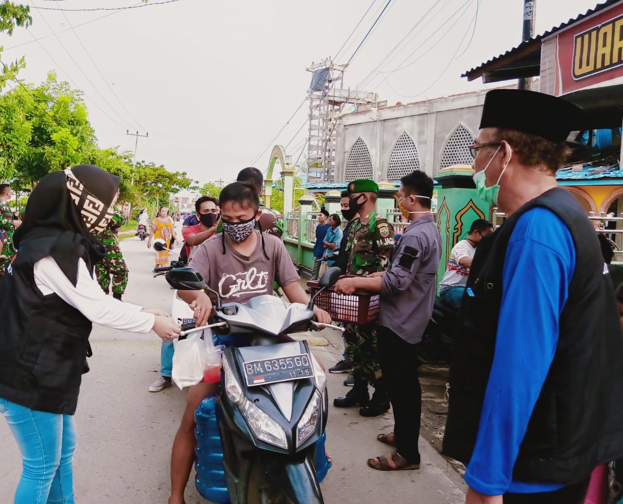 Terus Berbagi Dengan Masyarakat, Dandim Inhil Apresiasi Langkah Yayasan Vioni Bersaudara