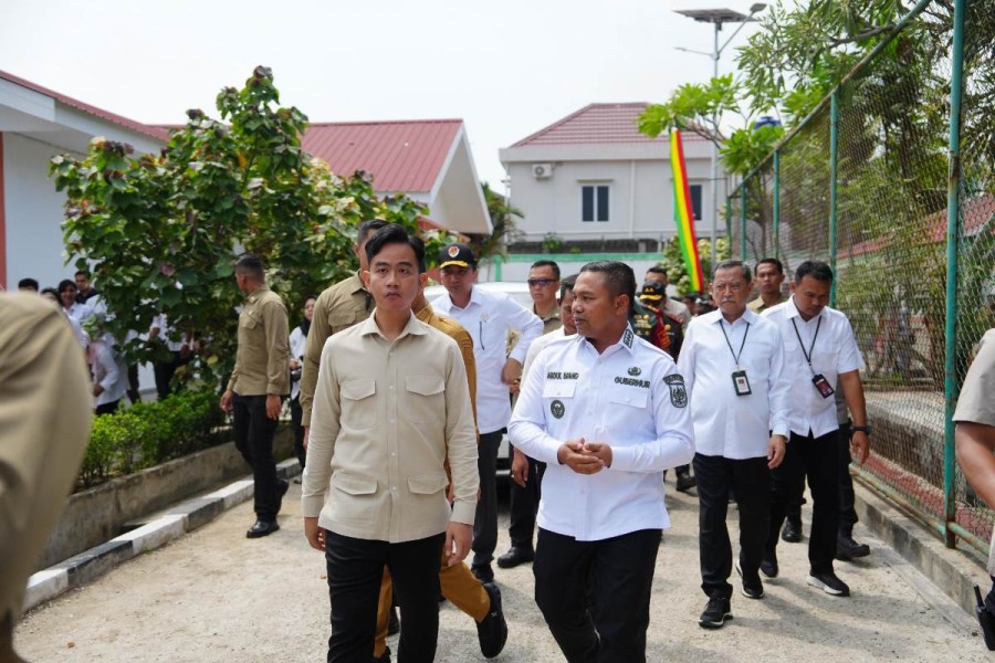 Wapres Gibran Kunjungi Posko Karhutla di Riau