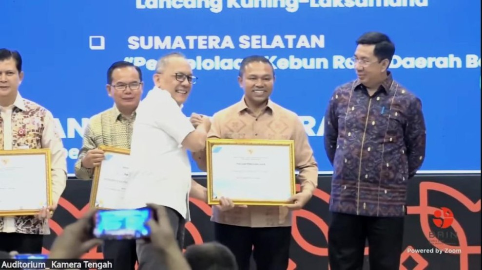 Gubri Wahid Terima Penghargaan, Riau Masuk Daerah Terinovatif Versi BRIN 2025