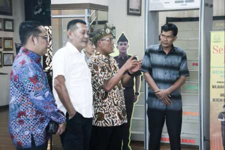 Tim Reformasi Birokrasi Kejaksaan Kunjungi Kejari Pekanbaru, Sugeng Riyanta: Pertahankan WBK dan WBBM! 