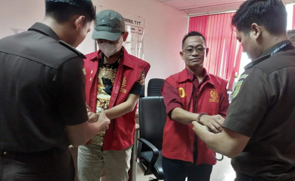 Tersangka Oknum Pengacara Kasus Jaringan Kominfo Lokal Desa Kab Muba Diserahkan ke JPU