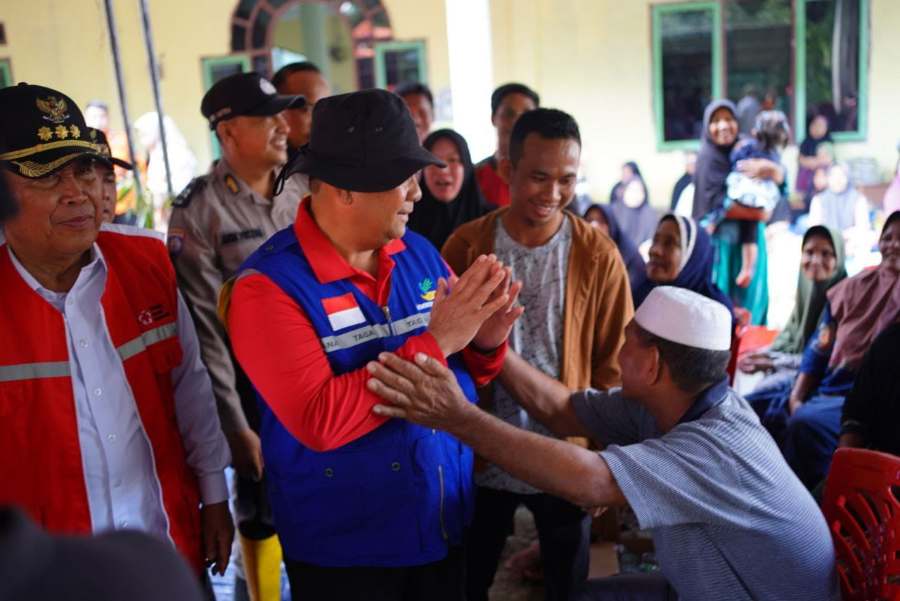 Korban Banjir Warga Desa Pekan Tebih Rohul Merasa Tersanjung Dikunjungi  Gubri Edy Natar