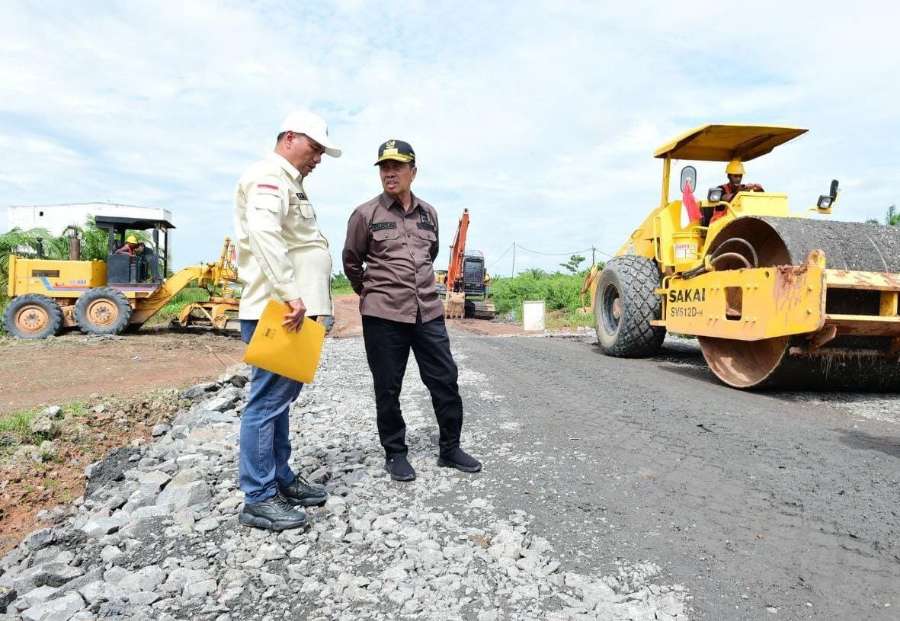 Gesa Pembangunan, Gubernur Syamsuar Tinjau Jalan Kubu-Bagansiapiapi Rohil