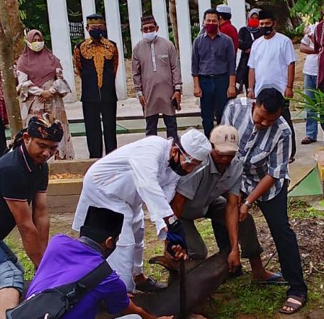 Bupati Inhil dan Awak Media Sembelih Tiga Ekor Kerbau