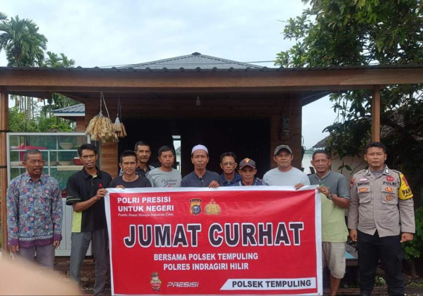 Polsek Tempuling Gelar Jumat Curhat di Desa Teluk Jira, Serap Aspirasi dan Jaga Persatuan Pasca Pilkada