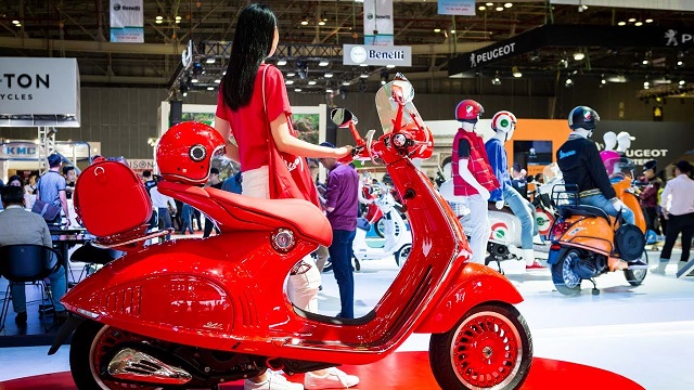 Harga Vespa 946 Red Sama Dengan Toyota Avanza di Indonesia  