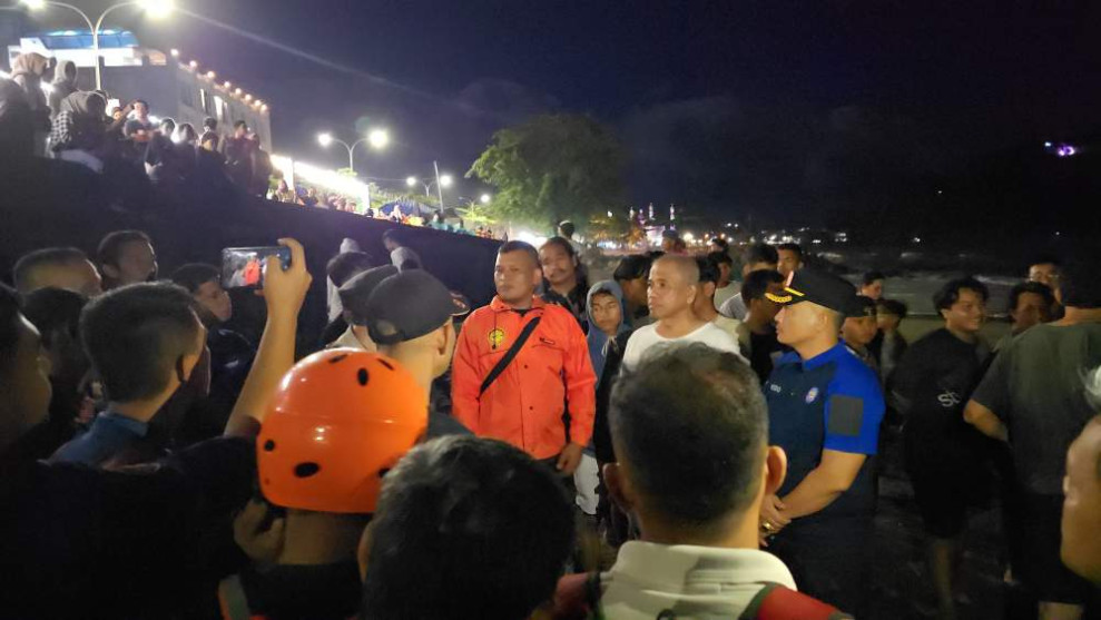 Lagi Asyik Mandi, Anak Usia 6 Tahun Terseret Ombak Pantai Padang