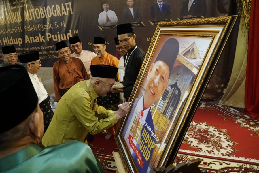 Peluncuran Buku H Saleh Djasit  Menanam Marwah, dari Pujud untuk Riau