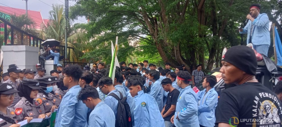 Sorot BBM dan MBG, Mahasiswa Unri Demo di DPRD Riau Tolak Kebijakan Pusat