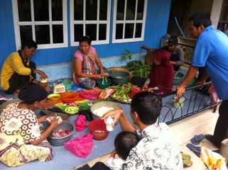 Warga Teluk Pinang Inhil Buat Bubur Asyura