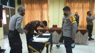 Polres Kuansing Bubuhkan Tanda Tangan Fakta Integritas Bersama Ortu Siswa Bintara