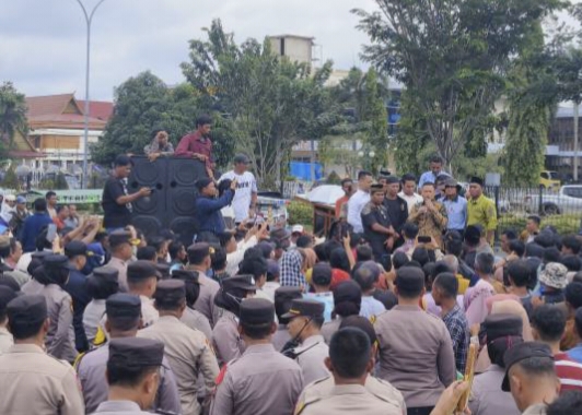 Ratusan Warga Unjuk Rasa Desak Gubri Selesaikan Penguasan Ratusan Hektare Lahan di Desa Kapau Jaya