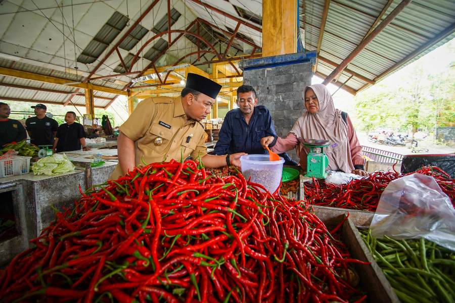 Husni Tinjau Pasar Jelang Ramadan sebut Harga Beras di Siak Masih Stabil