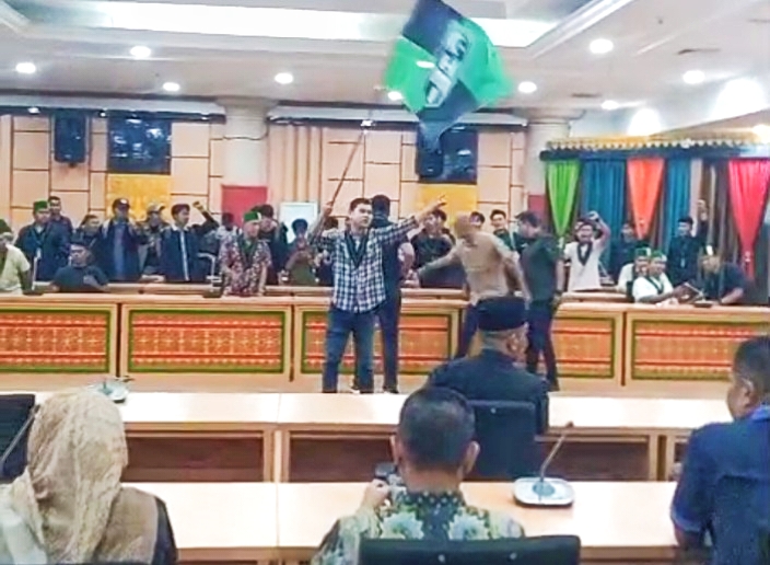 DPRD Riau Serahkan Tuntutan Demo Mahasiswa ke Pemerintah Pusat dan DPR RI