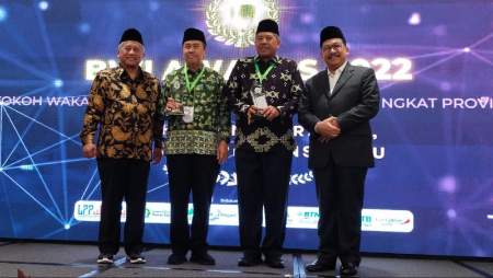 Dinobatkan Sebagai Tokoh Wakaf Nasional, BRK Syariah Berikan Apresiasi kepada Gubri Syamsuar & Bupati Siak Alfedri