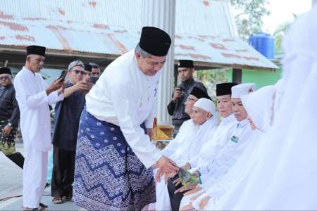 Ingatkan Calon Haji, Bupati Alfedri: Cuaca Panas Jaga Kesehatan! 