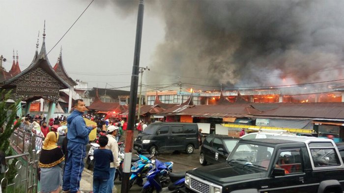 Kebakaran Hanguskan 800 Kios di Pasar Atas Bukittinggi