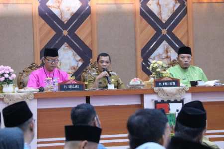 Pj Wako Pekanbaru Gelar Rakor Evaluasi Program Prioritas