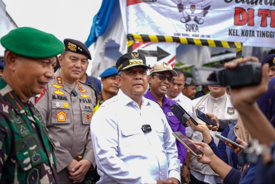 Pastikan Pemilu Lancar, Gubri dan Forkopimda Tinjau TPS di Pekanbaru dan Kampar